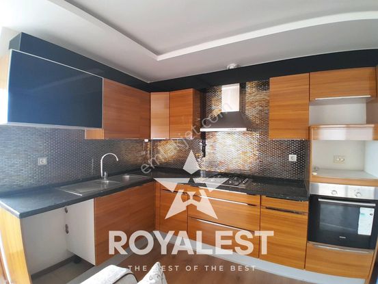 Royalest'ten Pınar'da,teraslı Büyük Kapalı Mutfak Cadde Üstü 3+1