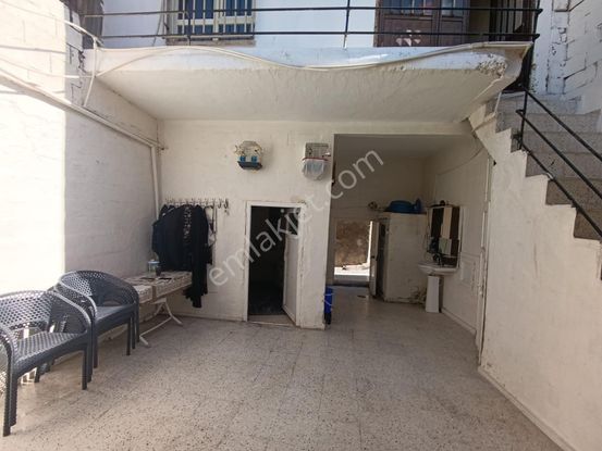 Uygun Emlak'tan Bey Kapısında Avlulu Kargirli Ikı Katlı Satılık Daire