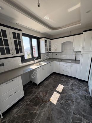 Tetik Emlak'tan Yeşilmahalle'de 3+1 Satılık Daire