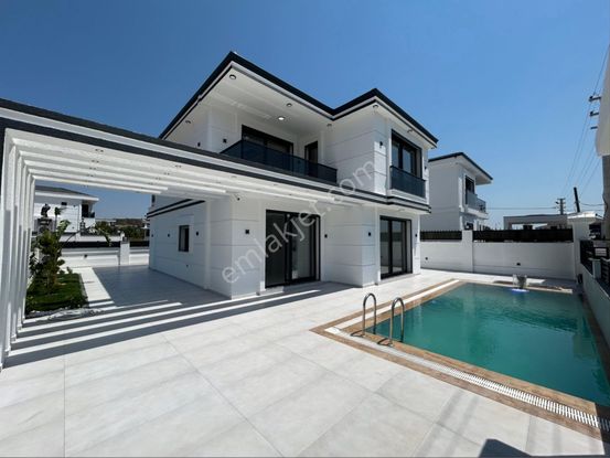 Didimde 4+1 Ayrı Mutfak Lüks Villa