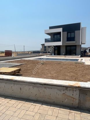 Görgülü Emlaktan Satılık Müstakil Havuzlu Villa