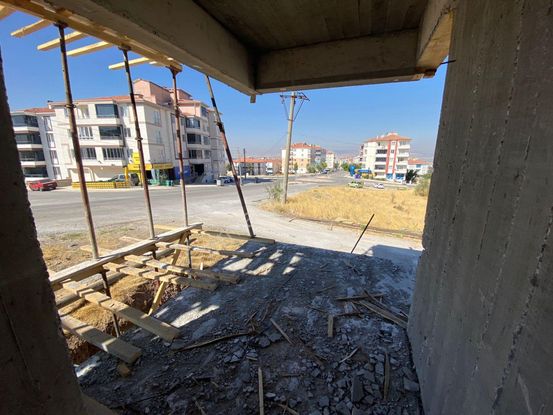 Bahar Cad. Üzerinde Soner Market Civarında 1+1 Köşe Başı Daire