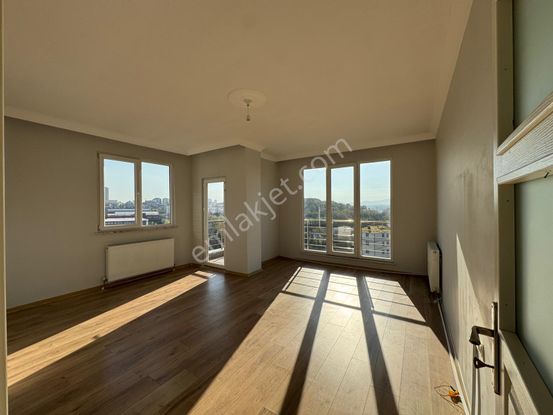 Çekmeköy Soğukpınar Mahallesinde 2+1 Arakat Satılık Daire