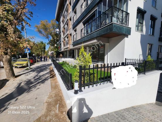 Bahçelievler'de Kiralık Dükkan Cadde Üstü Yeni Bina Depolu Wc'li