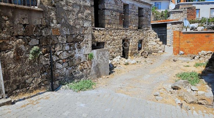 Uzay Emlaktan Çanakkale Ayvacık Ahmetçe Köyünde Taş Ev