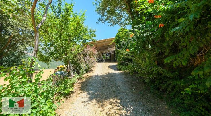 Kemalpaşa Kamberlerde Satılık 27600 M2 Muhteşem Villa Ve Arsa