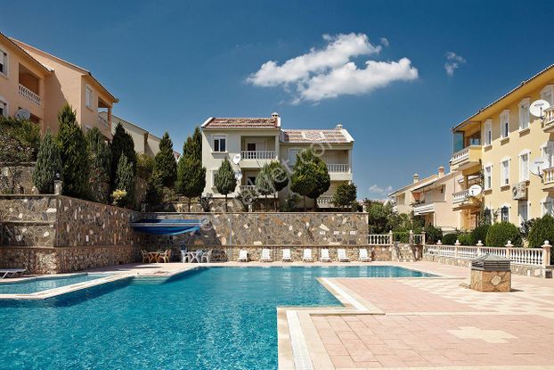 Sahibinden Denize Sıfır, Havuzlu Site İçerisinde Yazlık / Daire