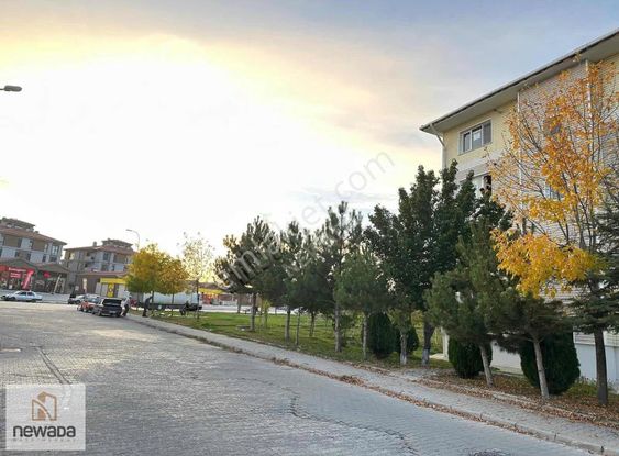 Aşağı Söğütönü Mahallesi Yaşamkentte Satılık 1+1 Köşe Daire