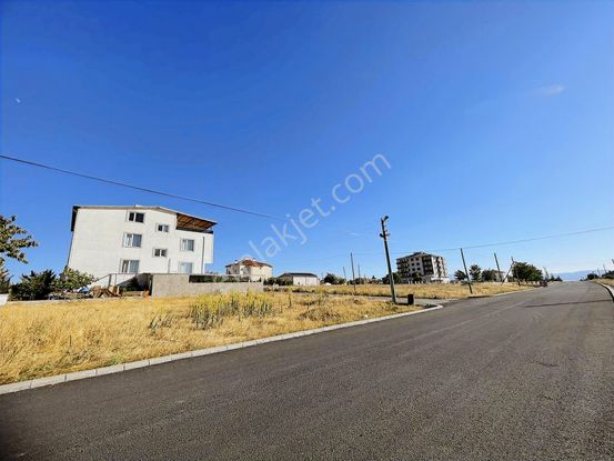 Toki De Köşe Konum 461 M2 Arsa