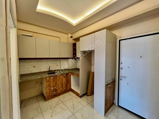 Amazon'dan Üniversite Civarı Havuzlu Site İçerisinde Satılık 2+0