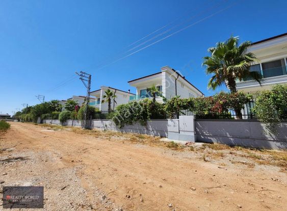 R.w Anka Dan Altınkalede 1635m² Villar Bölgesinde Köşe Parsel