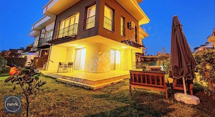 Akarca Mahallesinde Havuzlu Sitede,kiralık ,konforlu 1+1 Daire