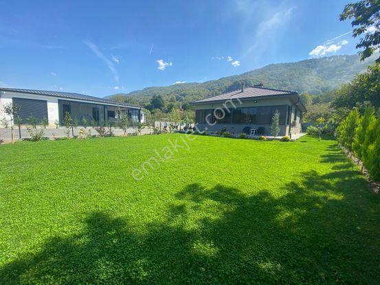 Remax Palastan 1000 M2 Arsa Üzerinde 2+1 Müstakil Ev Ve ...