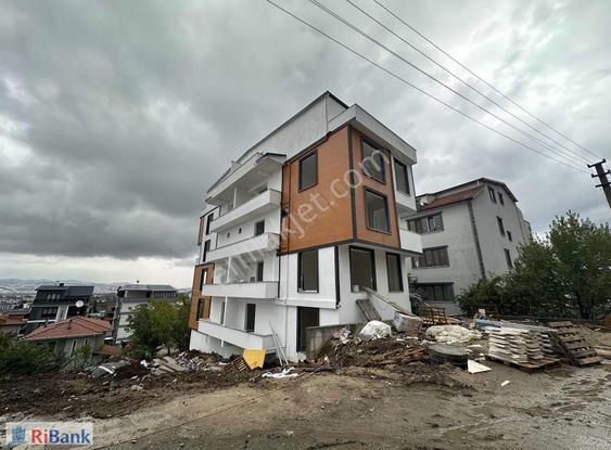 Başiskele Yeşilyurt Merkezi Lokasyon 3+1 170m2 Bahçe D. Daire