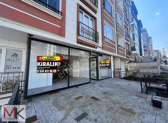 Cadde Cephe Mükemmel Konumda Kiralık Dükkan