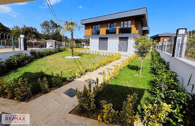 Remax Anka'dan Şile 'de Acil Satılık Müstakil Havuzlu Villa