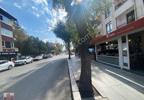 Kuttaş'tan Bahçeli 7. Cadde Üzerinde Köşe Dükkan 150 M2 Depolu Dükkanımız Satılıktır