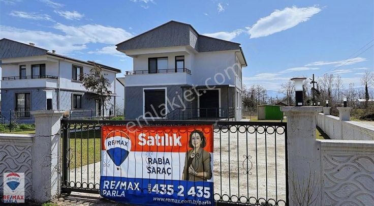 Engizde 620m2 Üzerine Kurulu 2 Katlı 4+1 Satılık Villa