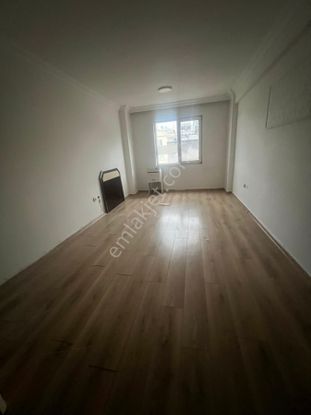 Antalya Merkez Cumhurıyet Meydanı Yakını Valilik Arkadı