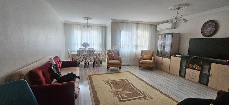 İnönü Mahallesinde 3+1 Doğalgazlı 160 M 4.kat Satılık Daire