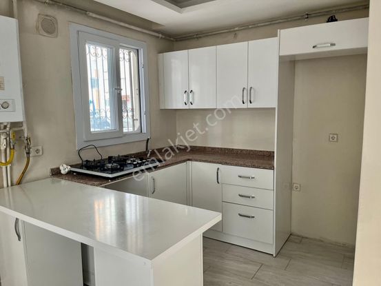 2+1 Yüzüncü Yıl Da Zemin Katı Doğalgazlı Exstralı Kiralık 16500 Tl..