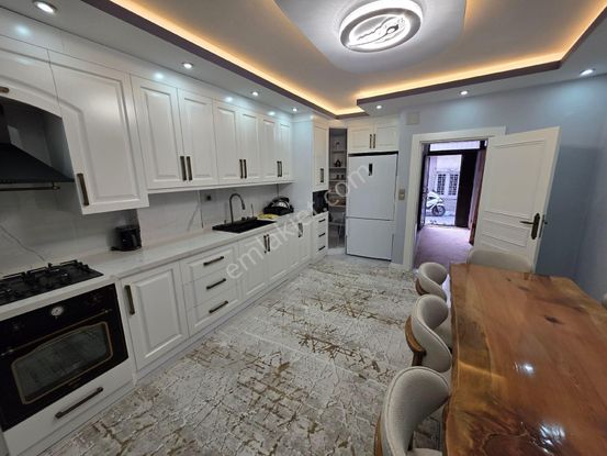 Gülpınar'da 3 Katlı Triplex Her Noktası Özenle İnce İşçilik İle Yapılmış Yeni Yapıdır