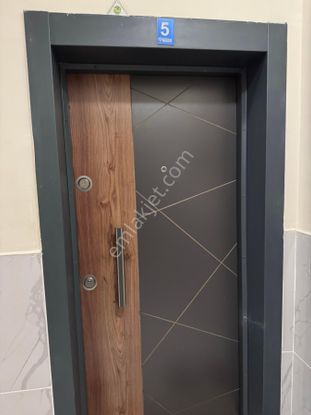 Acil Kosova Mahallesinde Satılık 2+1 Arakat Daire