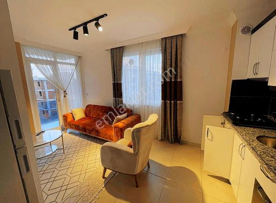 Tramvaya Cephe Az Kullanılmış Eşyalı Lüks 1+1 Daire