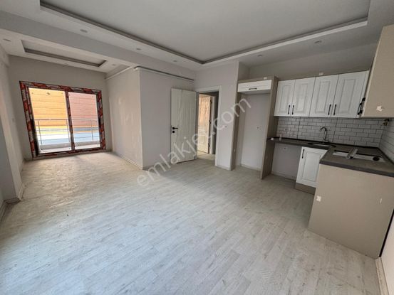 Zeki Emlak'tan Muradiye'de 2+1 Ara Kat Satılık Daire