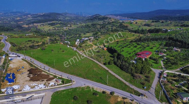 Foça Yeniköy'de Satılık Deniz Manzaralı Tarla