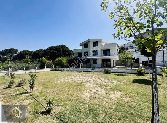 Ev-kur Emlaktan Kuşadası Davutlar'da Özel Havuzlu 4+1 Yazlık