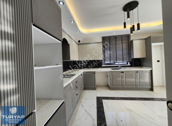 Turyap Metropol'den Çöşnük'te Acill 4+1 Sıfır Lüks Daire