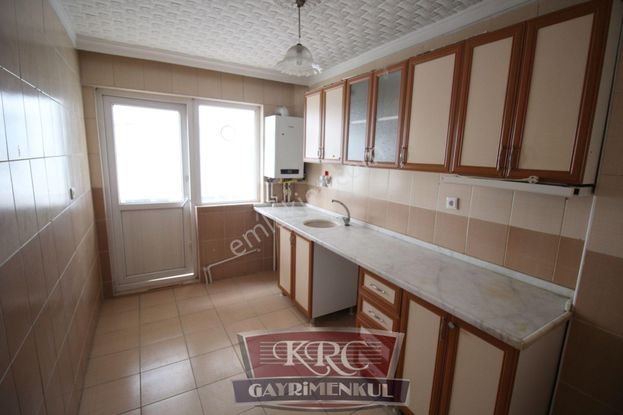 Krc'den Çağlayan Mahallesinde Bakımlı Geniş 3+1 Kiralık Daire