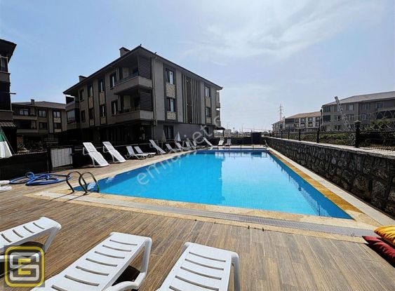 Havuzlu Sitede Denize Marketlere Yakın Yerden Isıtmalı 2+1 80 M2