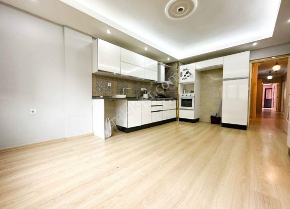 Kaan Emlaktan Çınarda Jakuzili/ Klımalı 190 Metrekare 3+1 Kiralık Lüks Daire!