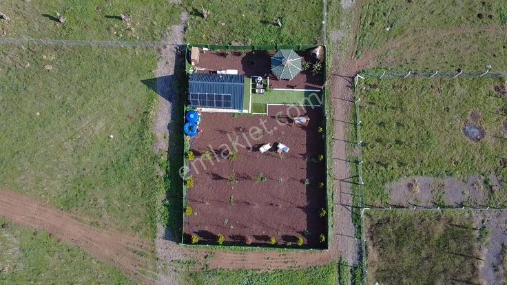 Foçada Satılık Bungolovlu Yaşam Evi