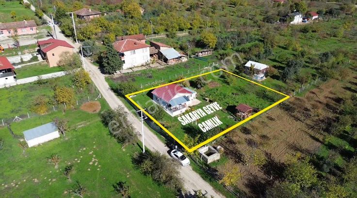 Sakarya Geyve Camlık’da 1263m2 İçinde 65m2 Yapısı Olan Elektrik Suyu Hazır Arsa
