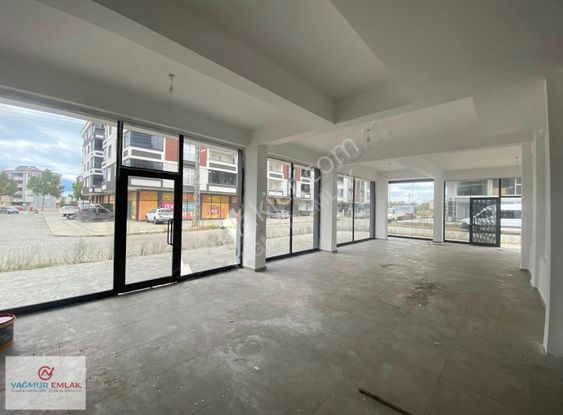 Yağmur Emlak'tan Tekkeköy Migros Yanı 95 M² Depolu Köşe Dükkan