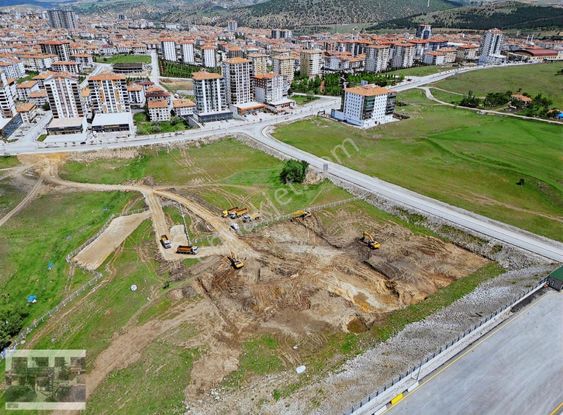 Karapürçekte 155 Metre Cadde Cepheli Satılık Çok Katlıda İmarlı