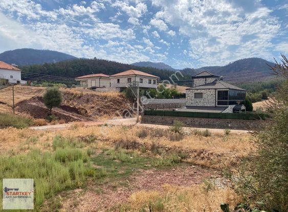 Seferihisar'da Konut İmarlı Köşe Parsel Satılık Arsa