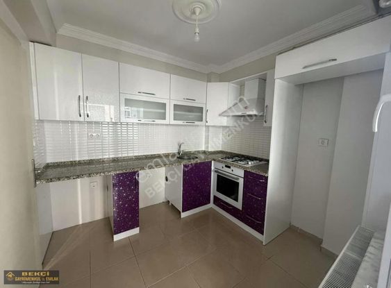 Çatmaca Sgk Arkası 2+1 Eşyasız Ara Kat Kiralık Daire