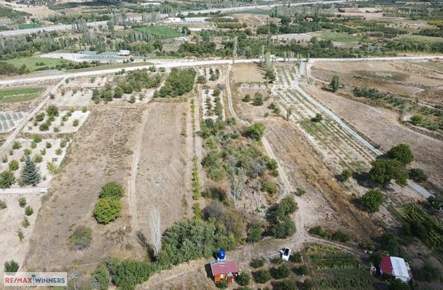 Isparta Gelincik Köy Yolu Asfaltına Yakın 2240m2 Tarla