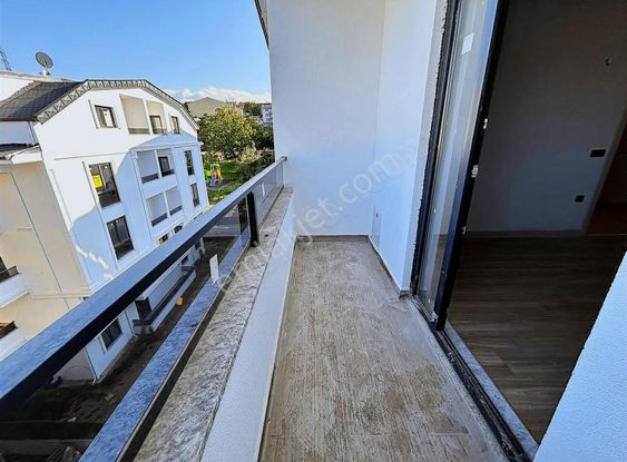 Başiskele Yeşilyurt'ta Geniş 3+1 Çatı Dubleks