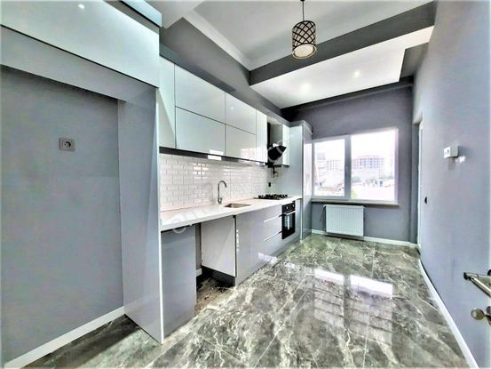 Aygülden Edremit Kadıköy'de Nezih Site İçi Havuzlu Otoparklı Fitness Salonu Saunalı 2+1satılık Daire