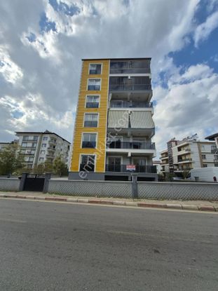 Yeşil Mah.'de Hastaneye Yakın Zemin Kat 3+1 Kiralık Sıfır Daire