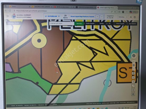 Golden Globy, Burhaniye Pelitköy'de Harika Konumda Satılık 975 M2 Arsa