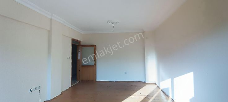 Selçukbey'de Cuma Pazarı Yanında Site İçinde 3+1 Aara Kat Daire