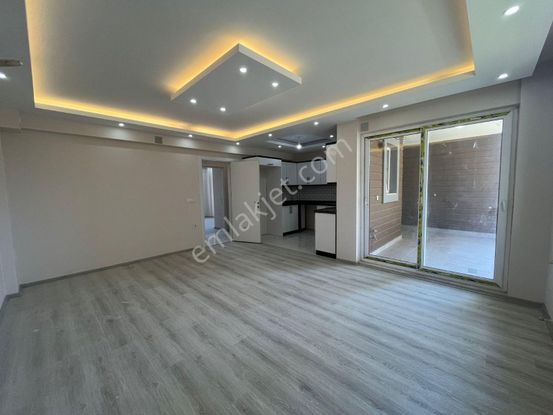 Havuzlu Sitede Y.giriş Satılık Daire