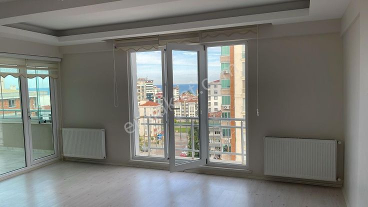 Fatih Caddesinde Deniz Manzaralı 3+1 Geniş Ferah Daire