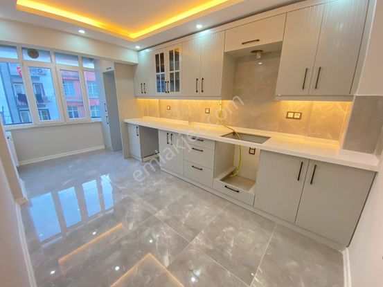 Atbiner Emlaktan Manisa Yunusemre Topçuasım Mahallesi 3+1 120m2 Asansörlü Full Arakat Daire